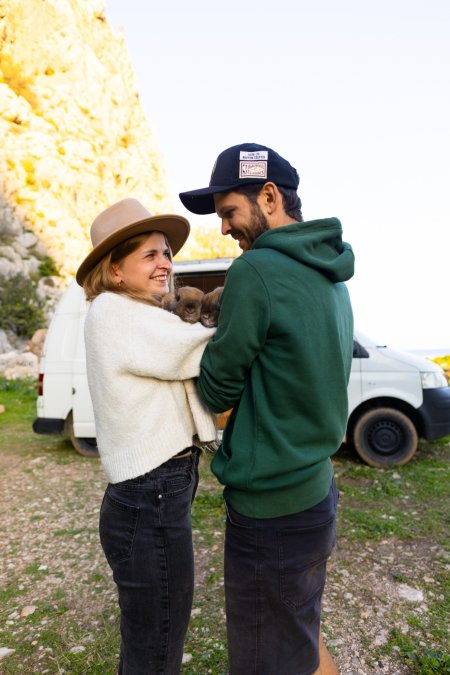 Vanlife z królikami. Budowa kampervana i życie w drodze - codzienność, przygody i podróże